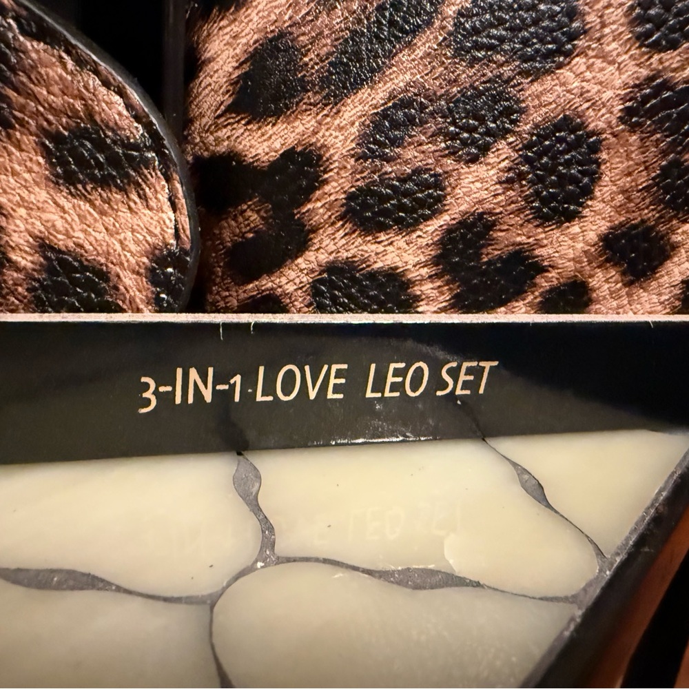 House of Harlow 1960 NWT Leopard Print Wristlet Purse Key Chain Set (P212) - Picture 5 of 7